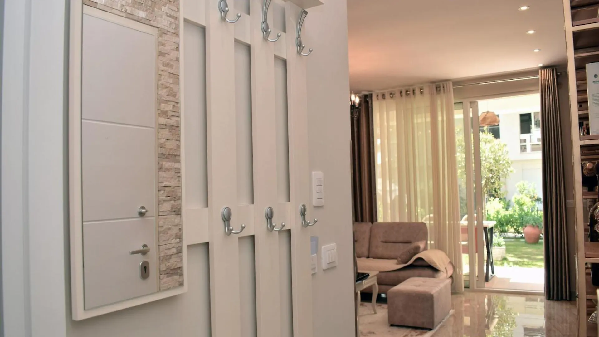 Quiet Coastal Apartment In San Pietro Plazhi San Pietro