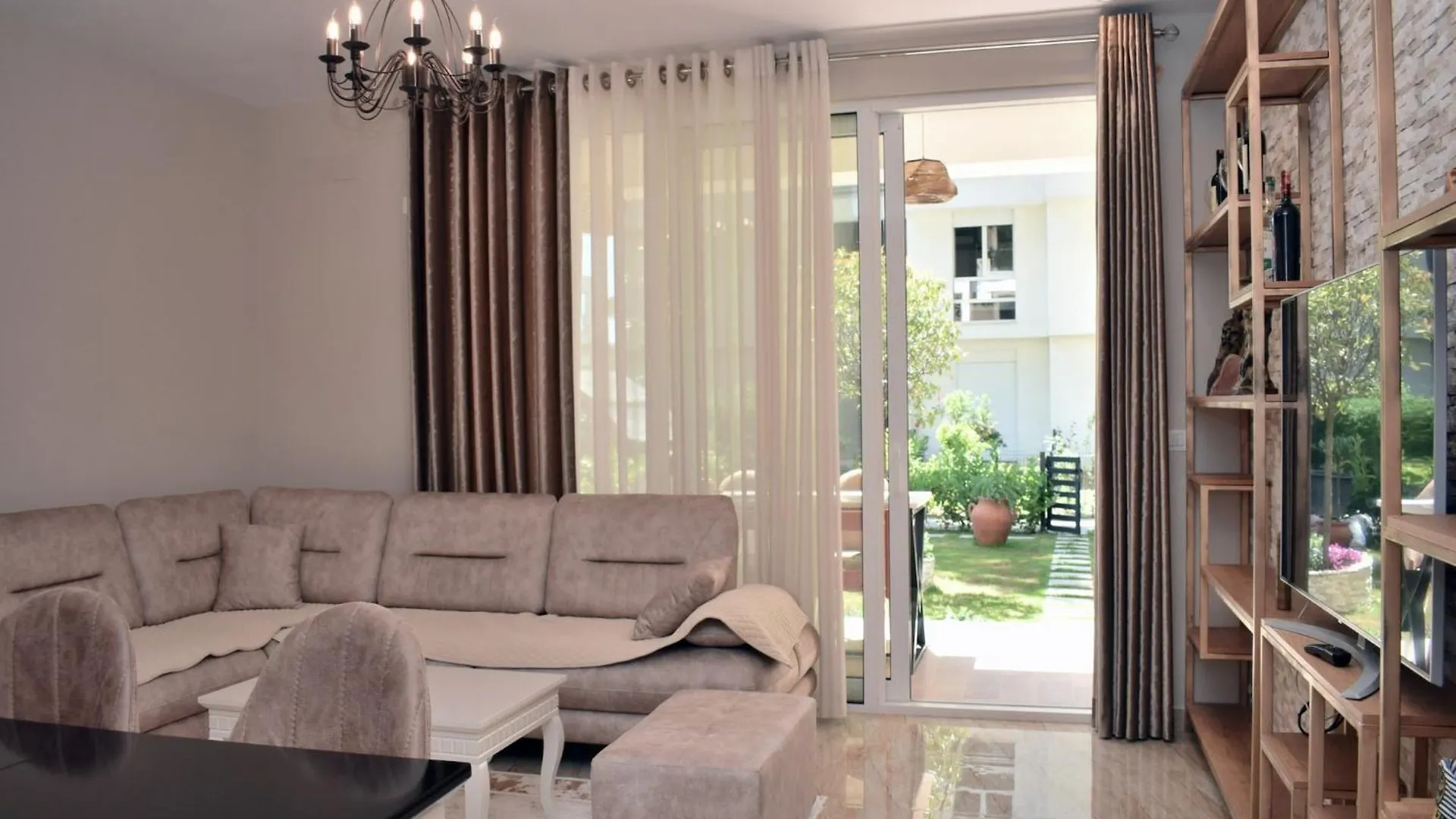 Quiet Coastal Apartment In San Pietro Plazhi San Pietro